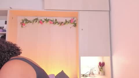  T A R A  online show from October 18, 4:15 am