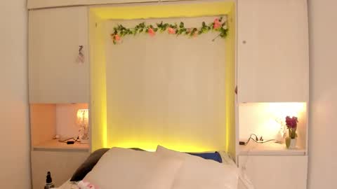  T A R A  online show from March 25, 4:18 am