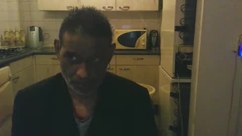 Genaro Thode online show from December 17, 1:11 am