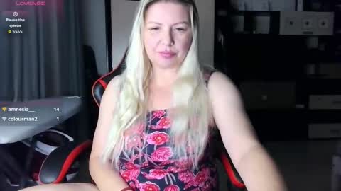 Snapshot of tasha__moon chatting on October 15, 3:34 pm Tasha Moon online show from October 15, 3:34 pm