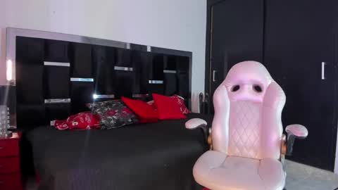 tashasant online show from November 10, 8:30 pm