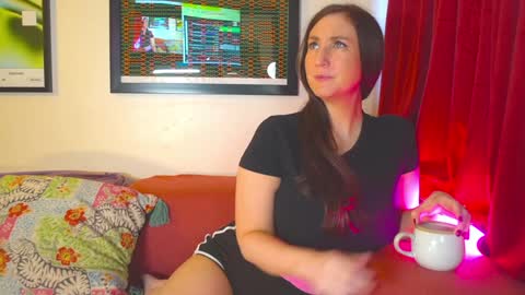 Snapshot of task_manager chatting on November 9, 2:04 pm Vivian Clark online show from November 9, 2:04 pm