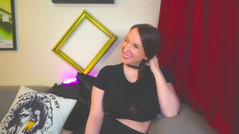 Snapshot of task_manager chatting on November 23, 3:01 pm Vivian Clark online show from November 23, 3:01 pm