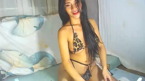 tasteofinnocentxx online show from April 14, 12:05 am