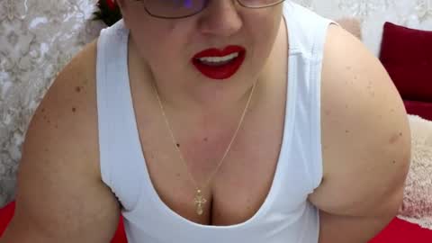 Snapshot of tastychubby chatting on April 23, 11:53 am Clau online show from April 23, 11:53 am