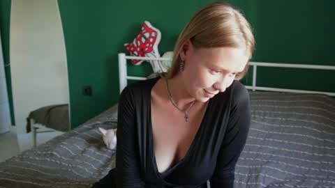 Snapshot of tatacoy chatting on August 5, 12:19 pm TataCoy online show from August 5, 12:19 pm