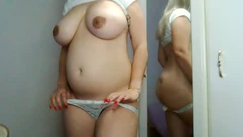 Snapshot of tateisblonde chatting on March 14, 11:43 pm tateisblonde online show from March 14, 11:43 pm