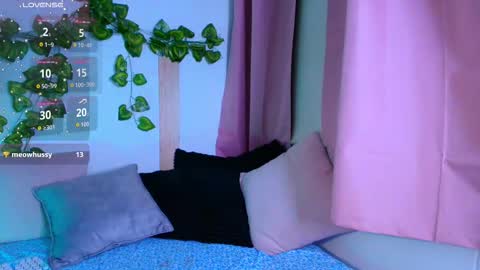 Snapshot of tati_cardenas chatting on February 15, 5:26 am AME online show from February 15, 5:26 am