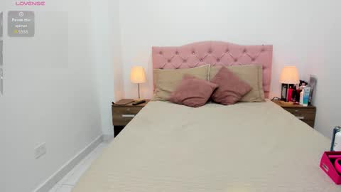 Tatiana Ayala online show from November 5, 7:25 pm