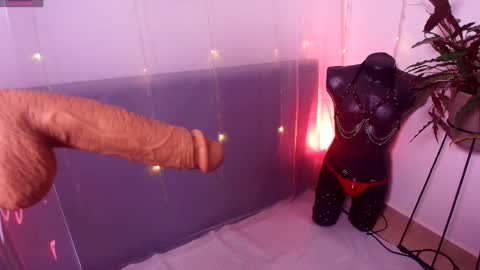 Snapshot of tatiana_monroe chatting on February 27, 4:51 pm Hey Im Tatiana online show from February 27, 4:51 pm