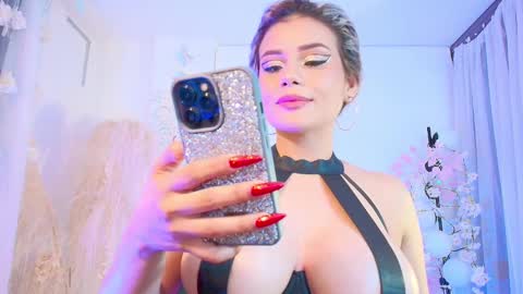 Snapshot of tatiana_ruiiz chatting on January 22, 5:59 am Tatiana online show from January 22, 5:59 am