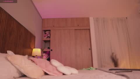 Snapshot of tatikiss_ chatting on February 12, 11:49 am Tatiana independent girl online show from February 12, 11:49 am