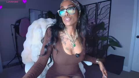 Tatted Queen online show from May 14, 3:13 am