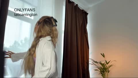 Snapshot of tatti_1 chatting on February 14, 10:45 am Tata online show from February 14, 10:45 am