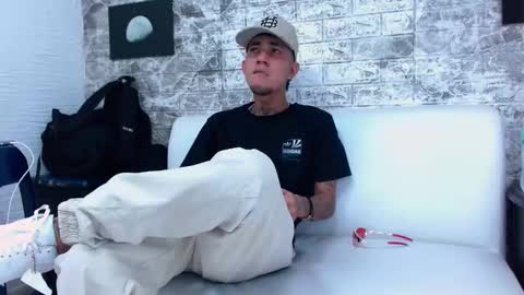 Snapshot of tattoo22_ chatting on November 18, 7:07 pm Tattoo online show from November 18, 7:07 pm