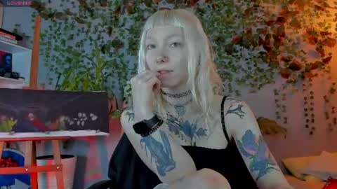 Snapshot of tattoo_artbaby chatting on July 10, 4:28 am tattoo_artbaby online show from July 10, 4:28 am