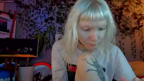 Snapshot of tattoo_artbaby chatting on August 1, 4:01 am tattoo_artbaby online show from August 1, 4:01 am