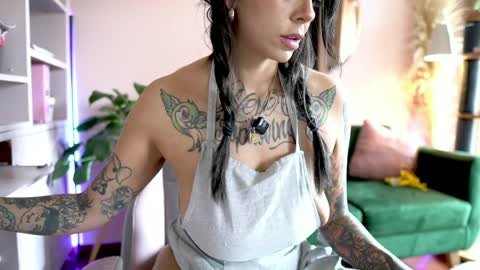 Nathalie Hardy  online show from February 4, 6:47 pm
