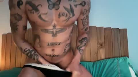 Snapshot of tattooboy218 chatting on October 17, 2:48 am tattooboy218 online show from October 17, 2:48 am