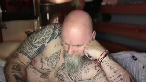 Tattooeddilf 01 online show from December 14, 11:09 pm