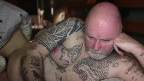 Tattooeddilf 01 online show from April 6, 11:05 pm