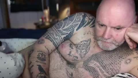 Tattooeddilf 01 online show from May 13, 5:05 am