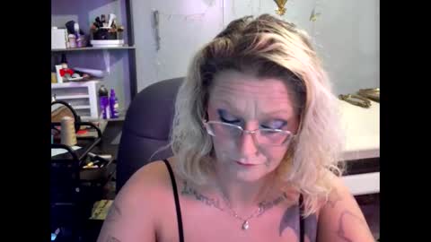 Lisa Lovely online show from January 24, 6:04 pm