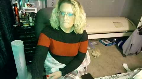 Lisa Lovely online show from February 16, 9:05 pm