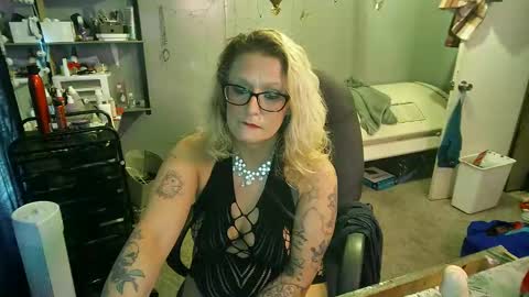 Lisa Lovely online show from February 21, 4:05 pm
