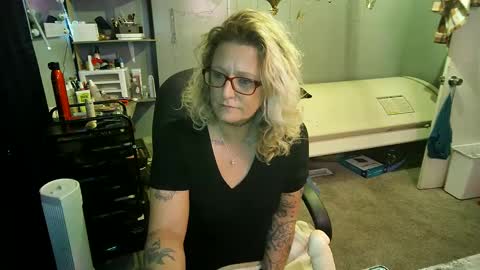 Lisa Lovely online show from February 25, 12:13 pm