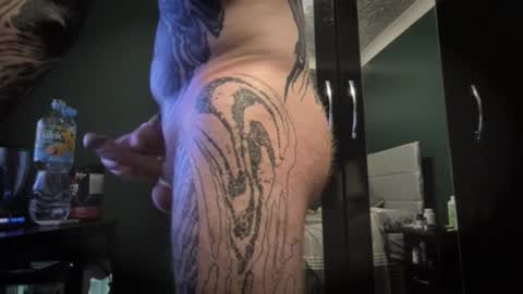 Snapshot of tattooedguyy chatting on November 30, 5:50 pm TattooedGuy online show from November 30, 5:50 pm