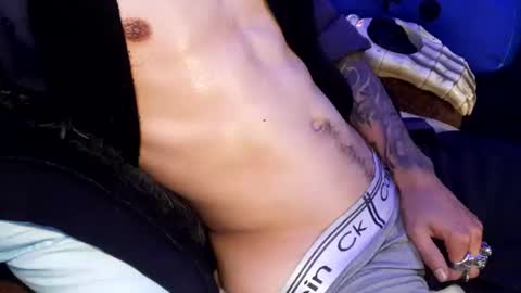 Snapshot of tattooman777 chatting on November 9, 10:24 am Jean pool online show from November 9, 10:24 am