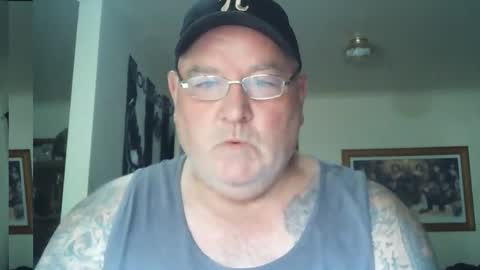 Snapshot of tattzsexy chatting on November 21, 10:19 pm tattzsexy online show from November 21, 10:19 pm