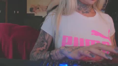 tatuada_safada online show from October 9, 7:50 am