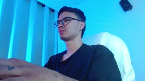 taurus4k online show from November 18, 3:34 am