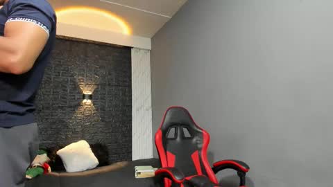  T A U R U S  online show from December 4, 5:21 pm