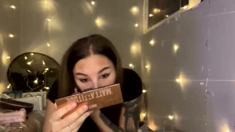 Mia online show from January 17, 3:50 pm