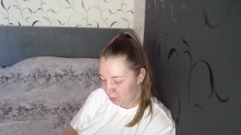 Snapshot of taxxxu chatting on June 10, 6:34 am Diana online show from June 10, 6:34 am