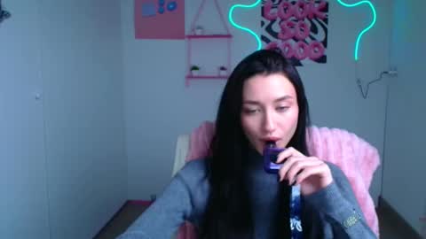 Snapshot of tayavibe chatting on November 19, 6:35 am Taya online show from November 19, 6:35 am