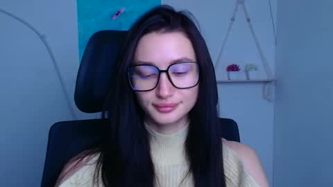 Snapshot of tayavibe chatting on December 16, 6:29 am Taya online show from December 16, 6:29 am