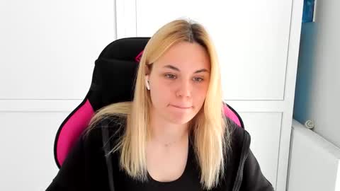 Snapshot of tayla_shy chatting on May 13, 12:13 pm Tay online show from May 13, 12:13 pm