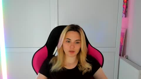 Snapshot of tayla_shy chatting on June 20, 6:33 pm Tay online show from June 20, 6:33 pm