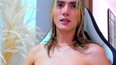 Snapshot of tayler_swift1 chatting on October 13, 2:50 pm tayler_swift1 online show from October 13, 2:50 pm