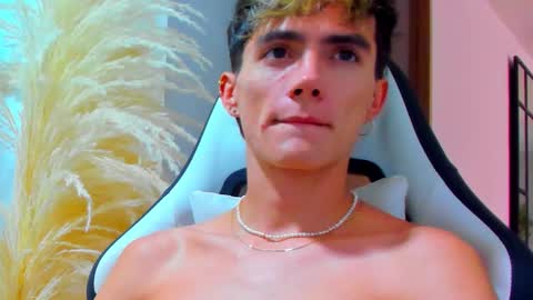 Snapshot of tayler_swift1 chatting on January 10, 7:48 pm tayler_swift1 online show from January 10, 7:48 pm