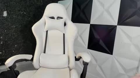 Snapshot of taylor_bigdick18 chatting on February 25, 6:56 am Taylor online show from February 25, 6:56 am