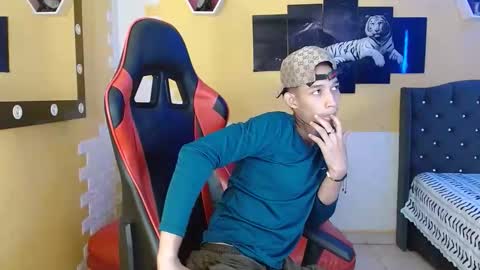 Taylor online show from October 29, 8:10 pm