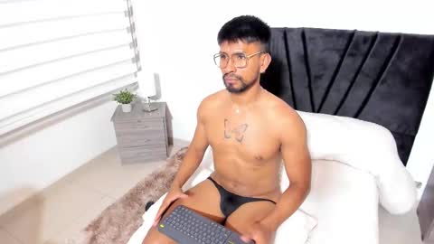 taylormaccurdy_ online show from October 10, 5:45 pm