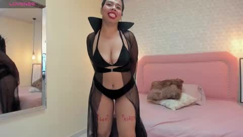 TAYLOR  online show from November 1, 3:52 am