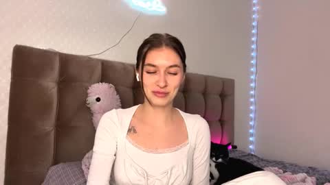Bella online show from October 2, 2:13 pm