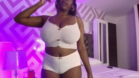 Snapshot of tayrasiny chatting on March 17, 4:50 am Tayra horny for you online show from March 17, 4:50 am
